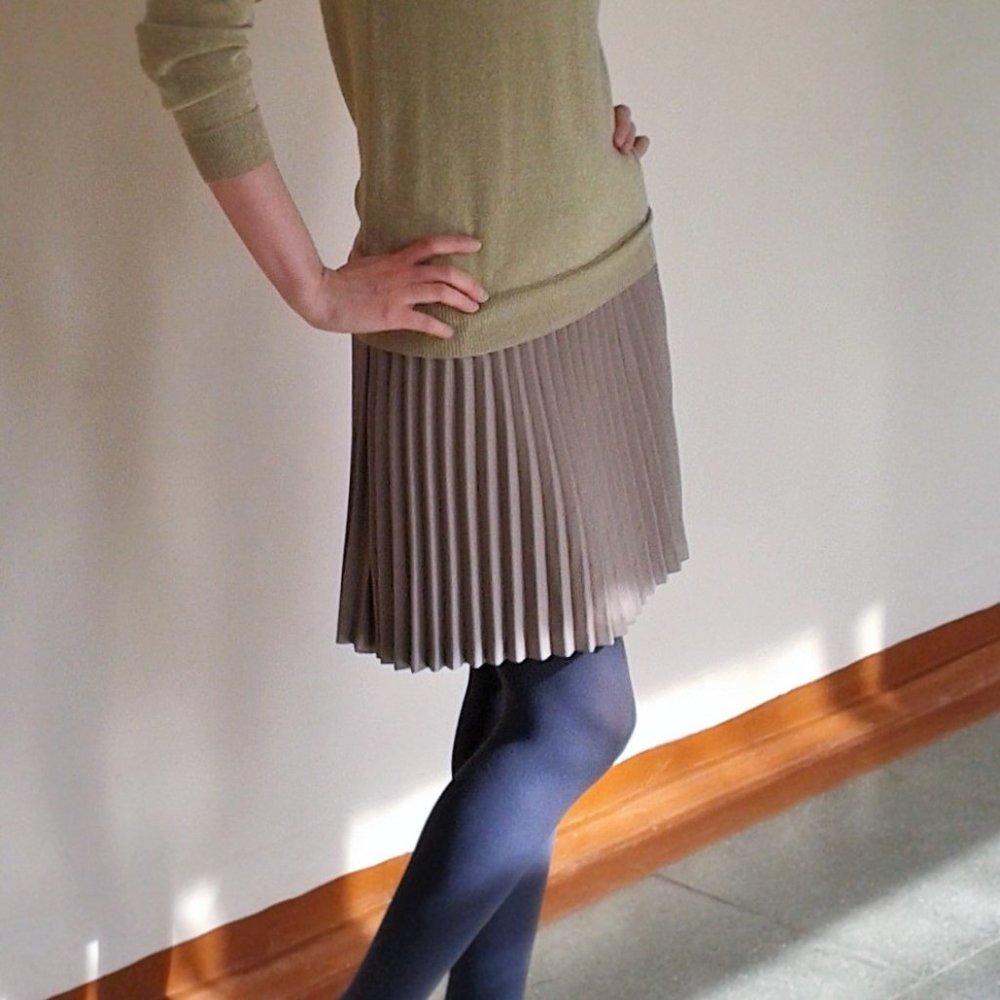SALE Tan (nude, beige, blush) pleated skirt, sz S